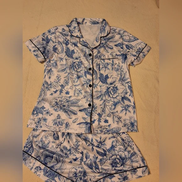 Floral Blue and White Womens Pajamas - Picture 2 of 5